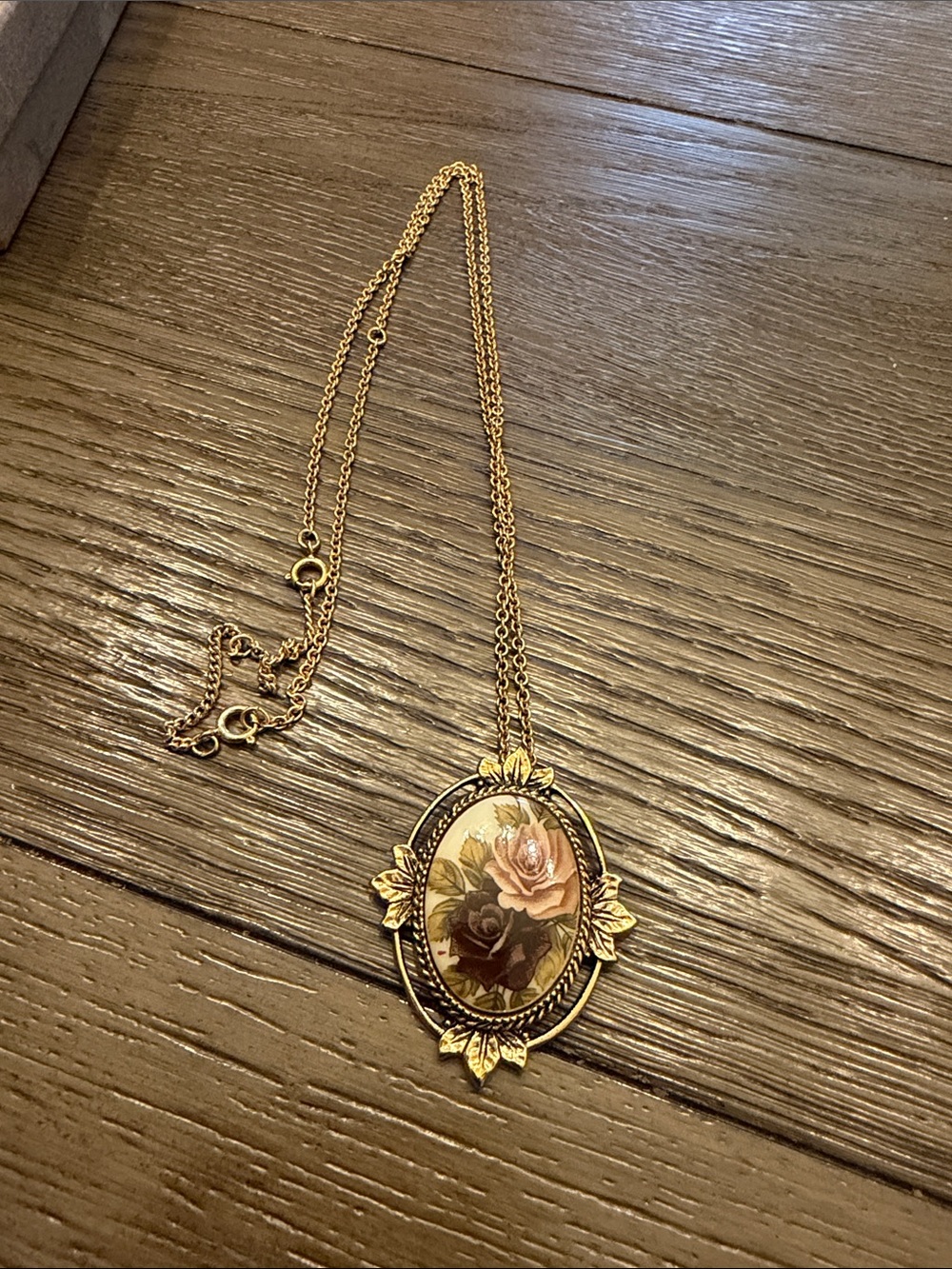 Vintage 1977 Gold Floral Oval Pendant Necklace - Pink & Black Roses - Picture 2 of 4